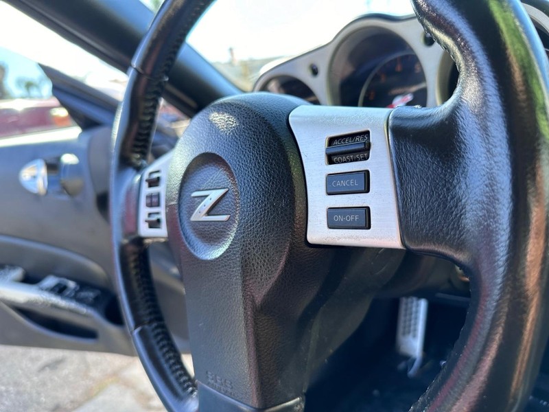 Nissan 350Z Vehicle Full-screen Gallery Image 27