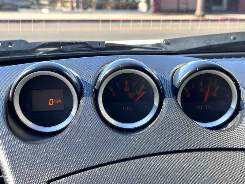 Nissan 350Z Vehicle Full-screen Gallery Image 29