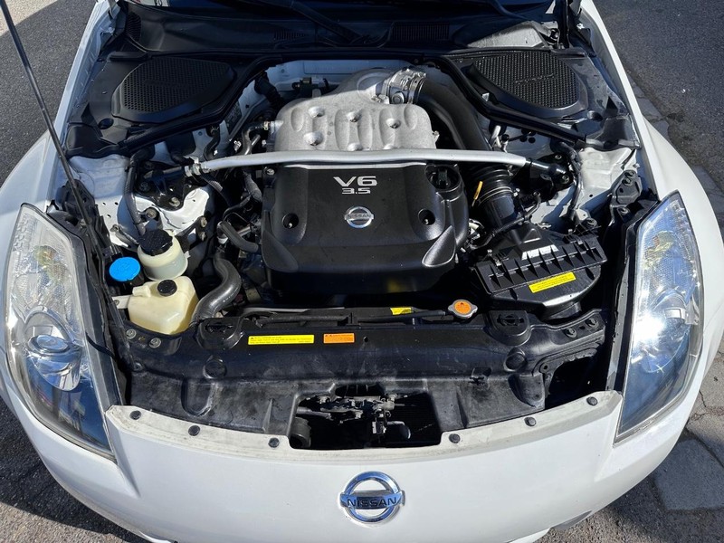 Nissan 350Z Vehicle Full-screen Gallery Image 31