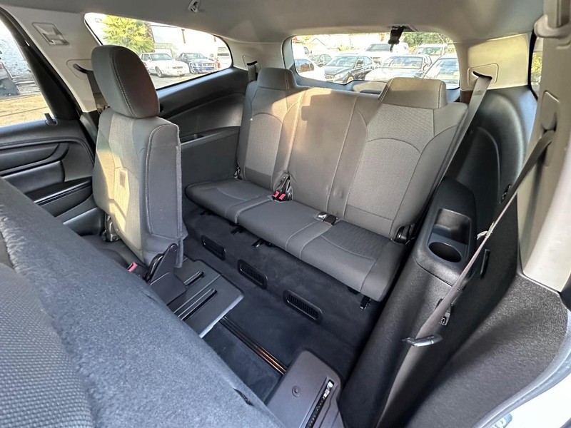 Chevrolet Traverse Vehicle Full-screen Gallery Image 16