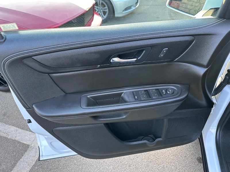 Chevrolet Traverse Vehicle Full-screen Gallery Image 24