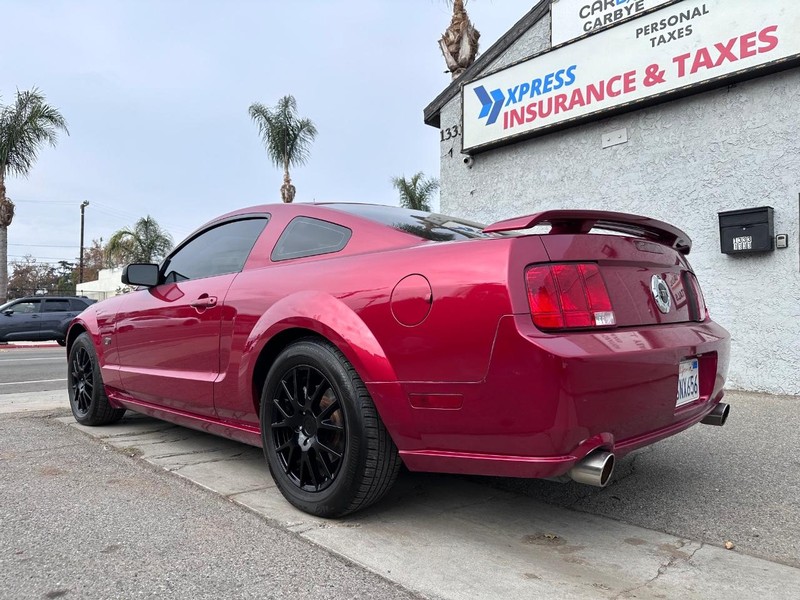 Ford Mustang Vehicle Full-screen Gallery Image 03