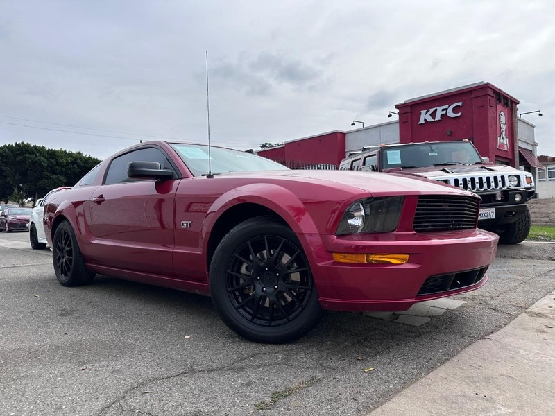 Ford Mustang Vehicle Full-screen Gallery Image 06