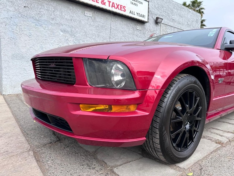 Ford Mustang Vehicle Full-screen Gallery Image 08