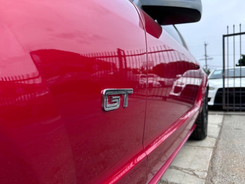 Ford Mustang Vehicle Full-screen Gallery Image 09