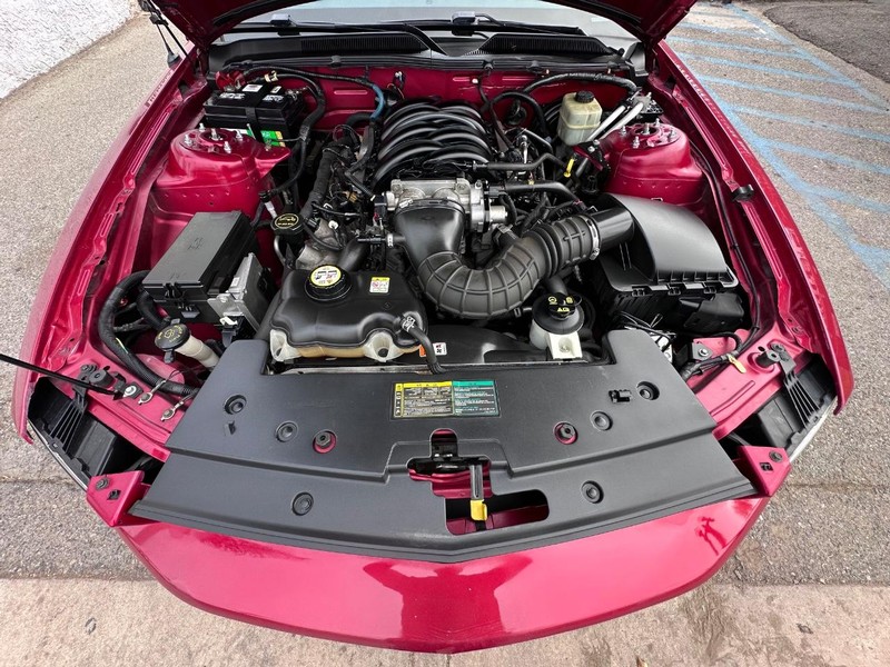 Ford Mustang Vehicle Full-screen Gallery Image 28