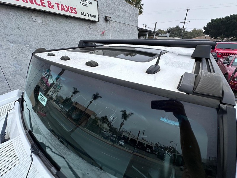 HUMMER H2 Vehicle Full-screen Gallery Image 09