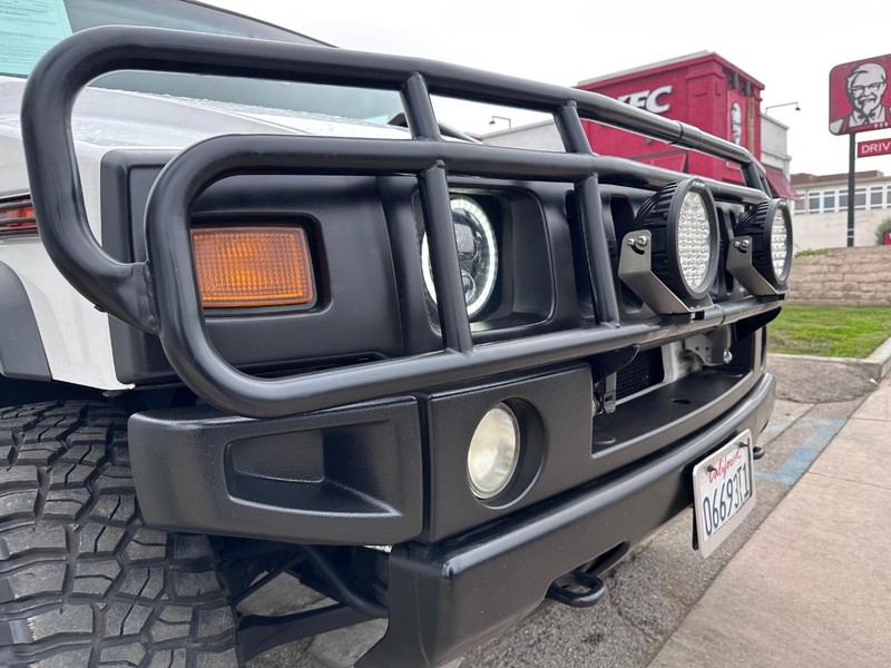 HUMMER H2 Vehicle Full-screen Gallery Image 13