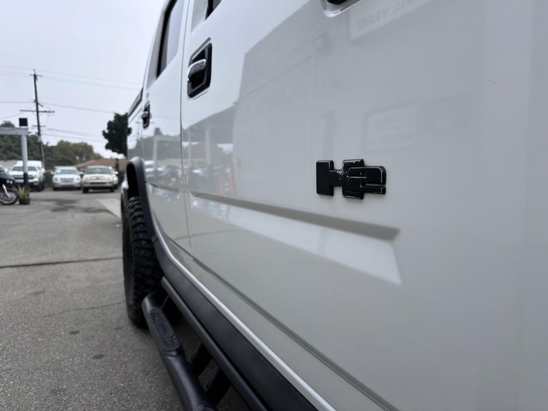 HUMMER H2 Vehicle Full-screen Gallery Image 14