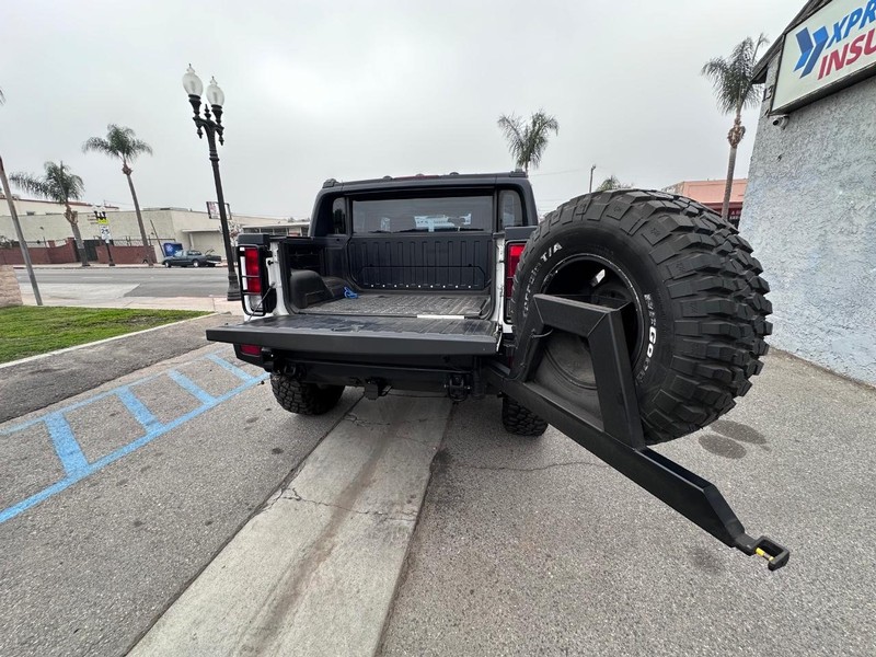 HUMMER H2 Vehicle Full-screen Gallery Image 15