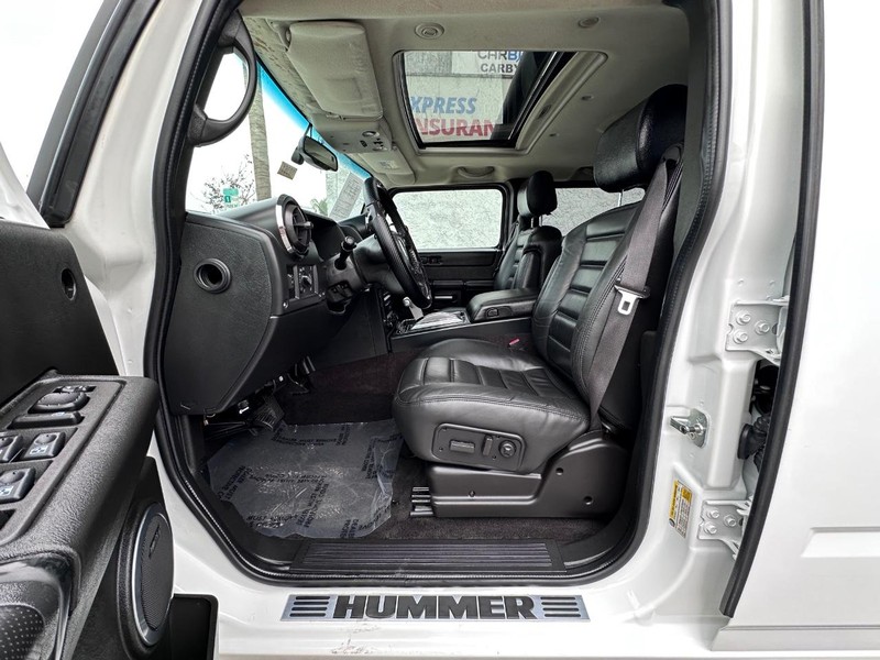 HUMMER H2 Vehicle Full-screen Gallery Image 16