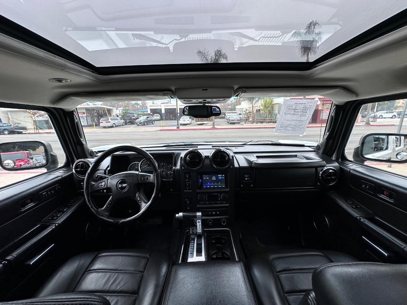 HUMMER H2 Vehicle Full-screen Gallery Image 18