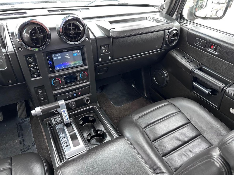 HUMMER H2 Vehicle Full-screen Gallery Image 20