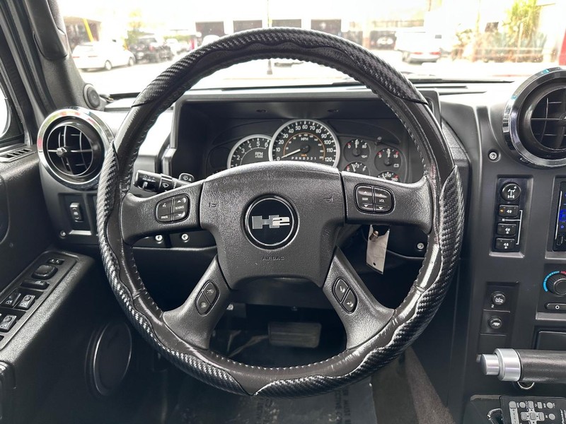 HUMMER H2 Vehicle Full-screen Gallery Image 22