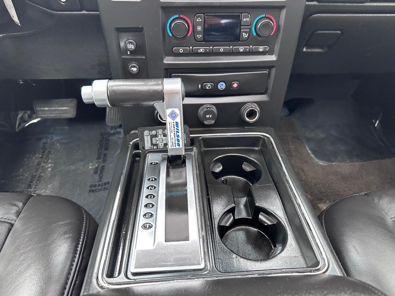 HUMMER H2 Vehicle Full-screen Gallery Image 24