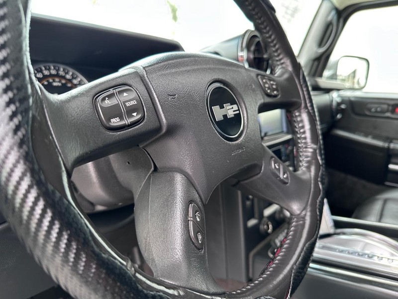 HUMMER H2 Vehicle Full-screen Gallery Image 28