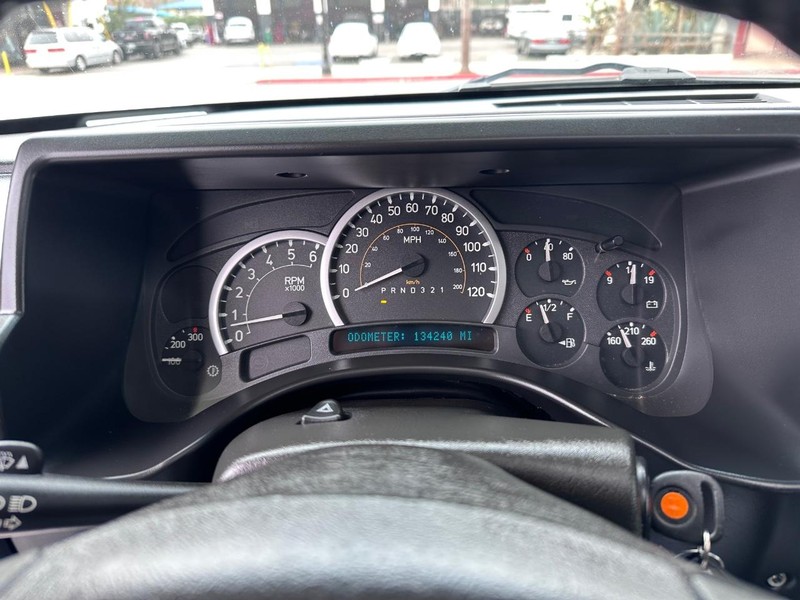 HUMMER H2 Vehicle Full-screen Gallery Image 30