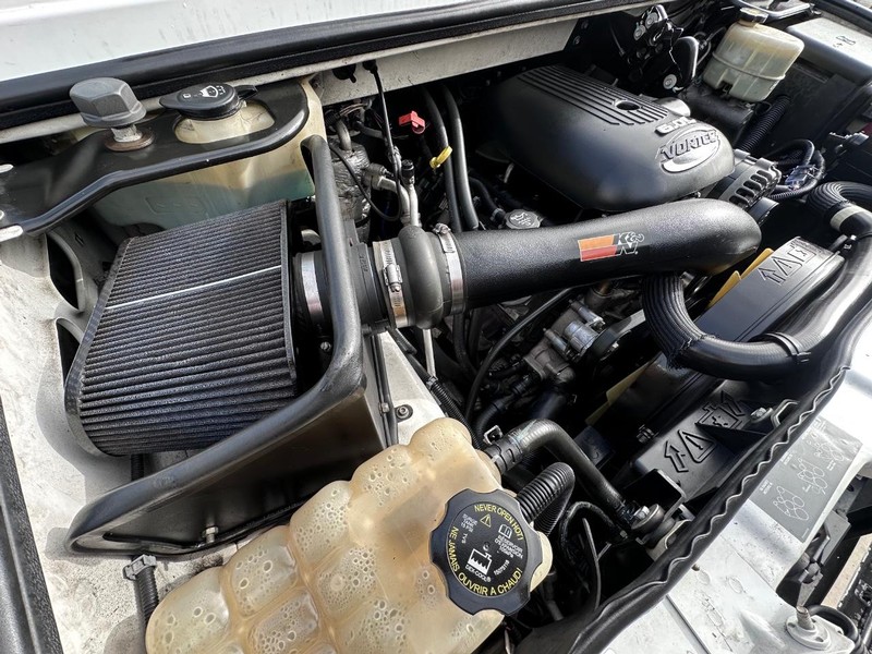 HUMMER H2 Vehicle Full-screen Gallery Image 34