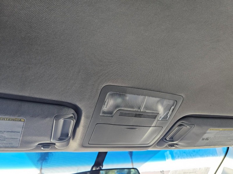 Toyota Camry Vehicle Full-screen Gallery Image 25