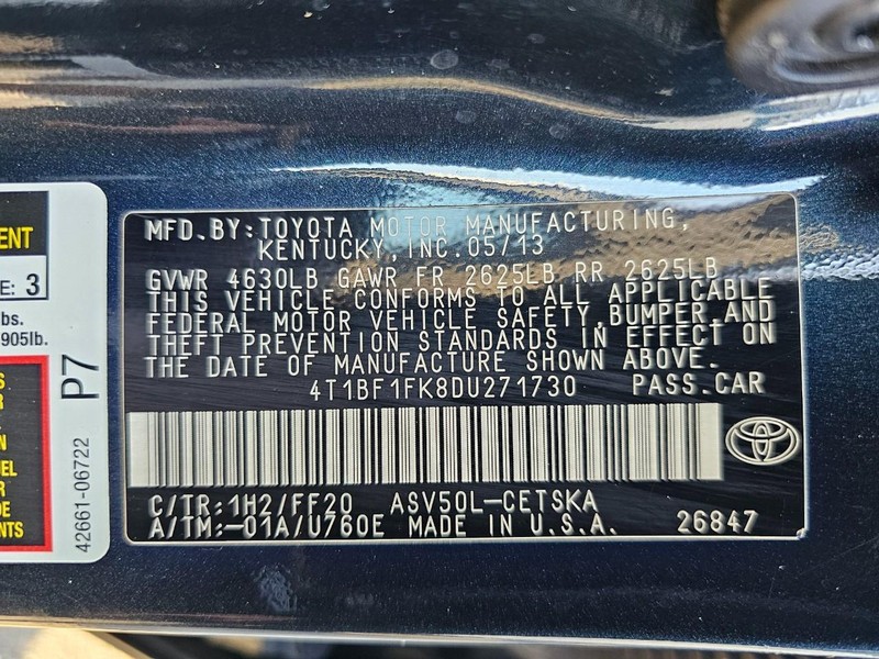 Toyota Camry Vehicle Full-screen Gallery Image 32