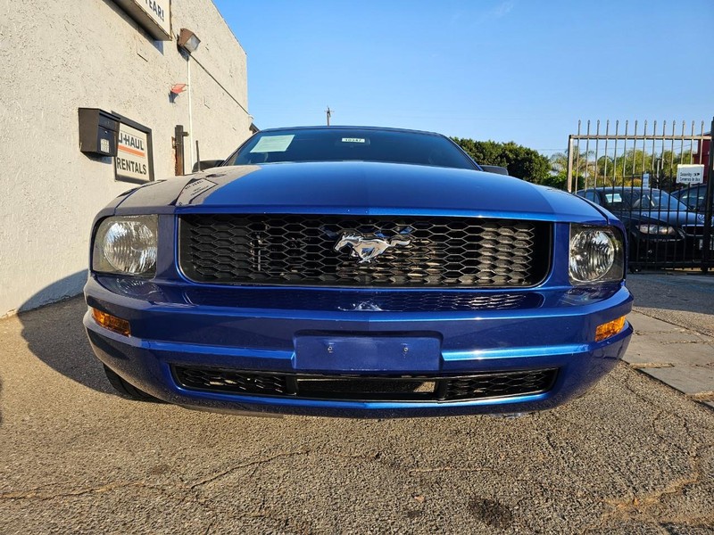 Ford Mustang Vehicle Full-screen Gallery Image 06