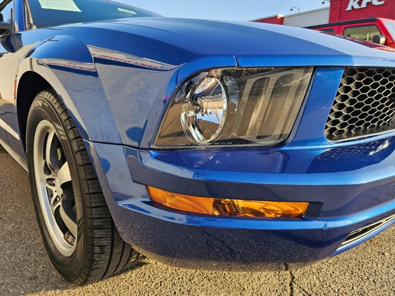 Ford Mustang Vehicle Full-screen Gallery Image 07
