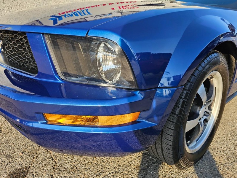 Ford Mustang Vehicle Full-screen Gallery Image 08