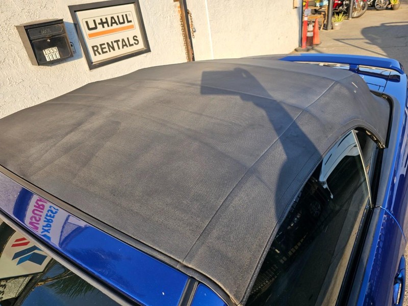 Ford Mustang Vehicle Full-screen Gallery Image 11