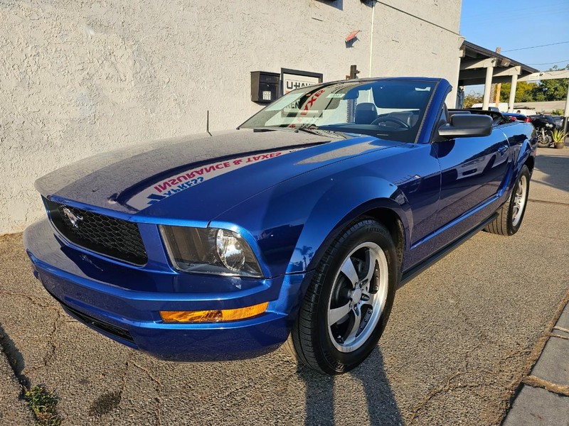 Ford Mustang Vehicle Full-screen Gallery Image 12