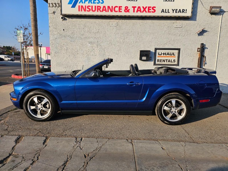 Ford Mustang Vehicle Full-screen Gallery Image 13