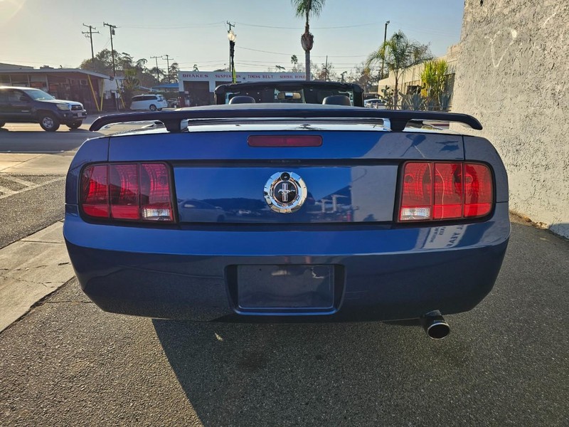 Ford Mustang Vehicle Full-screen Gallery Image 15