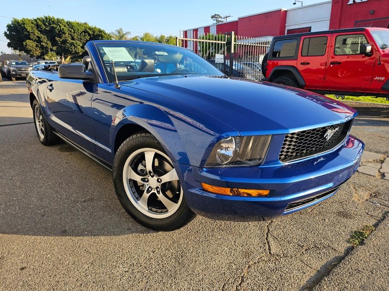 Ford Mustang Vehicle Full-screen Gallery Image 17