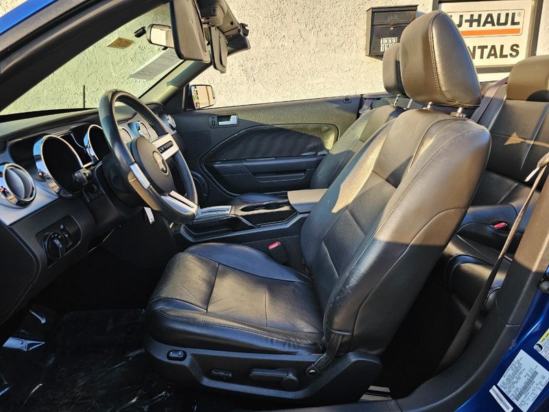 Ford Mustang Vehicle Full-screen Gallery Image 20