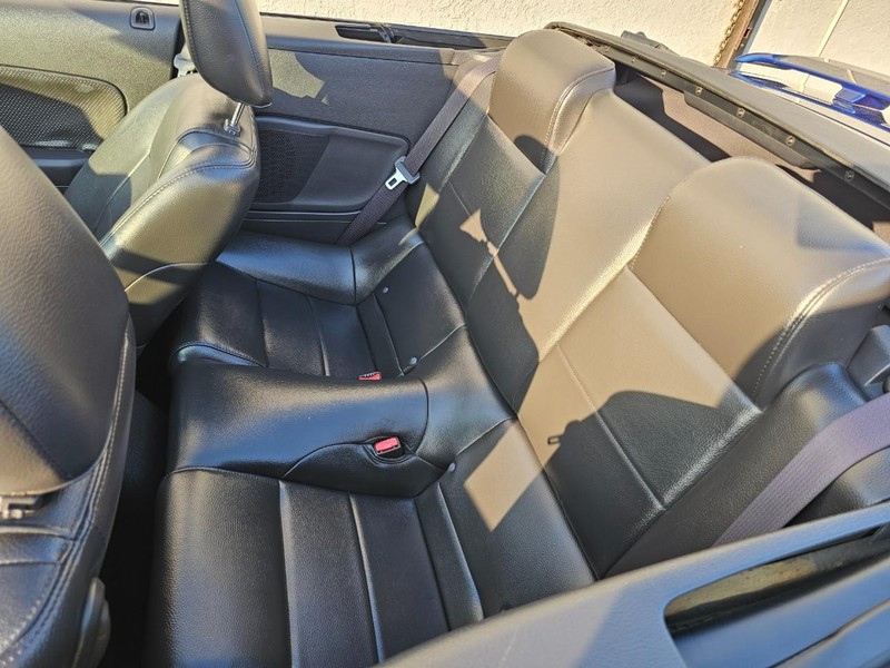 Ford Mustang Vehicle Full-screen Gallery Image 21