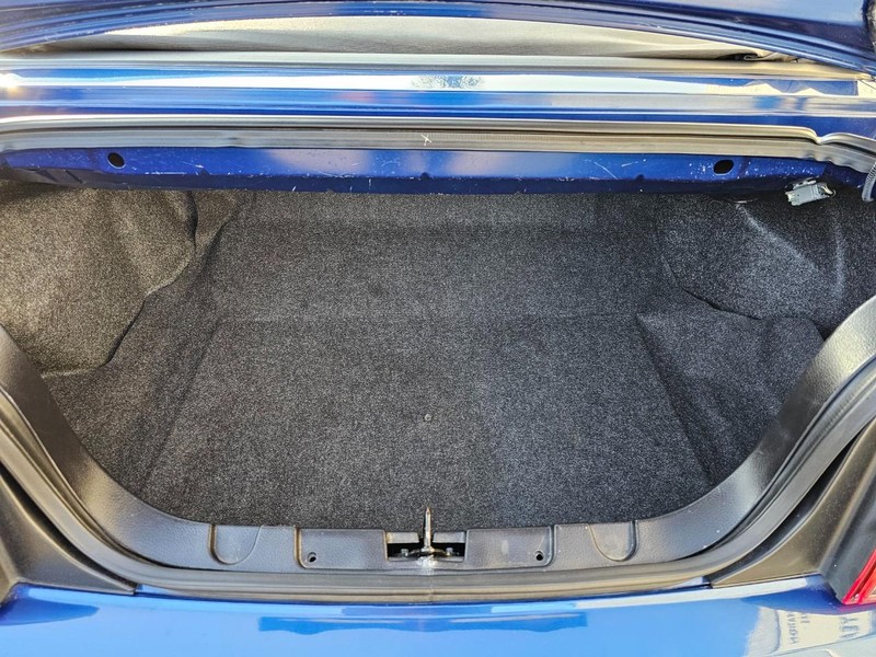 Ford Mustang Vehicle Full-screen Gallery Image 32