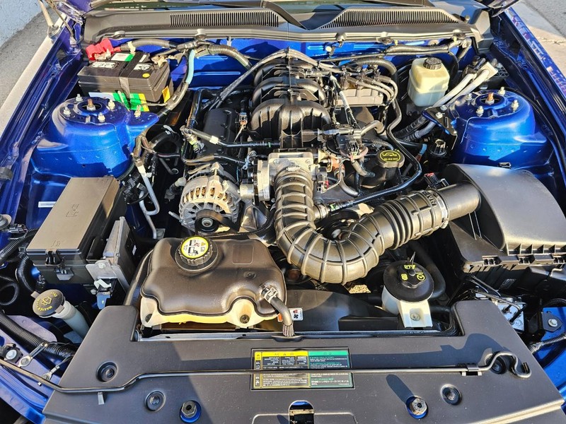 Ford Mustang Vehicle Full-screen Gallery Image 33