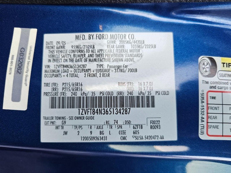 Ford Mustang Vehicle Full-screen Gallery Image 36