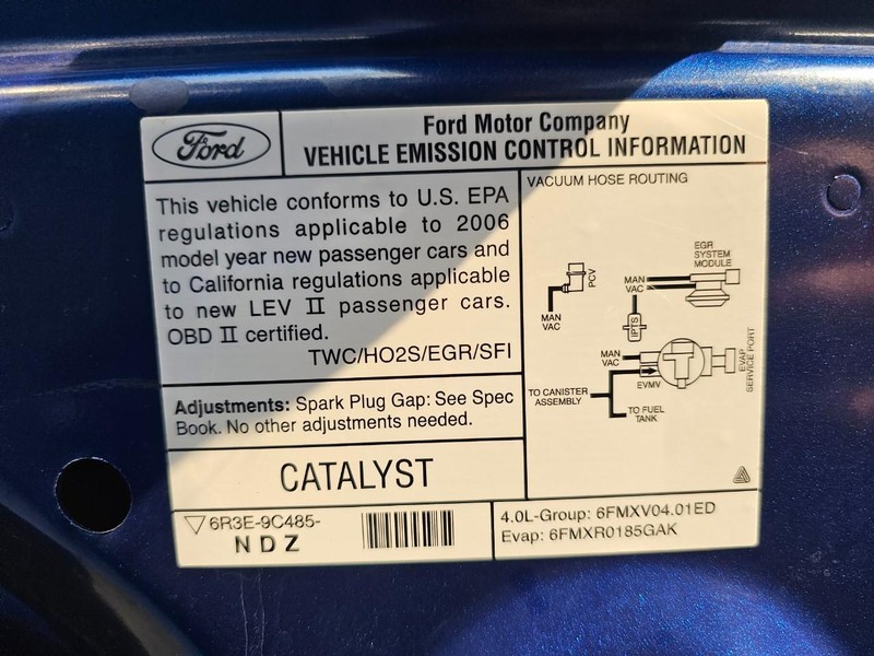 Ford Mustang Vehicle Full-screen Gallery Image 37