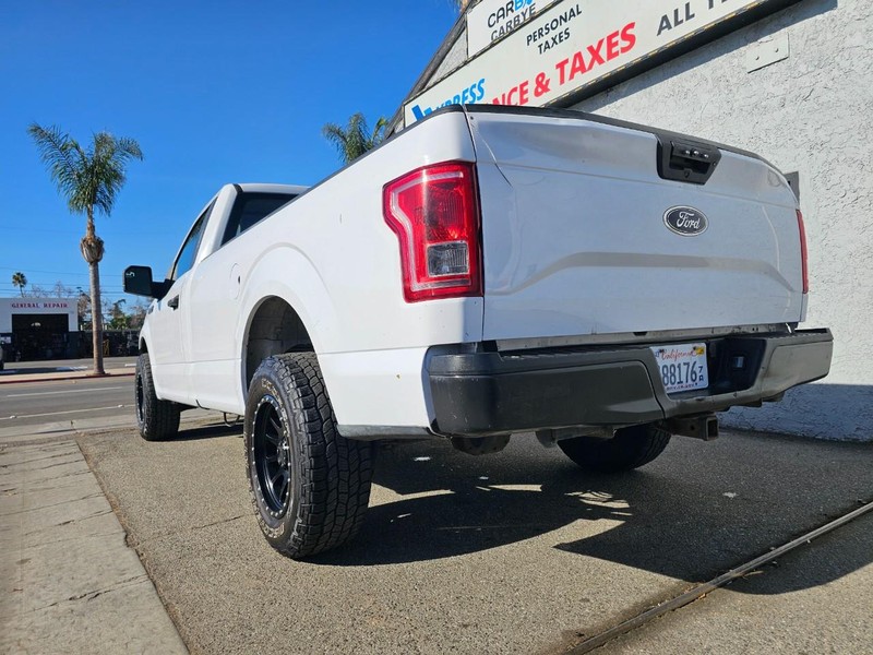 Ford F-150 Vehicle Full-screen Gallery Image 03