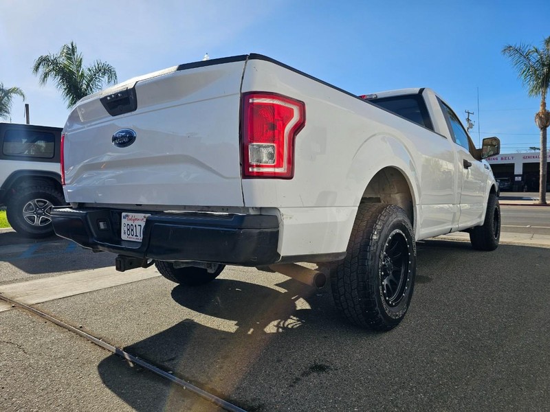 Ford F-150 Vehicle Full-screen Gallery Image 05