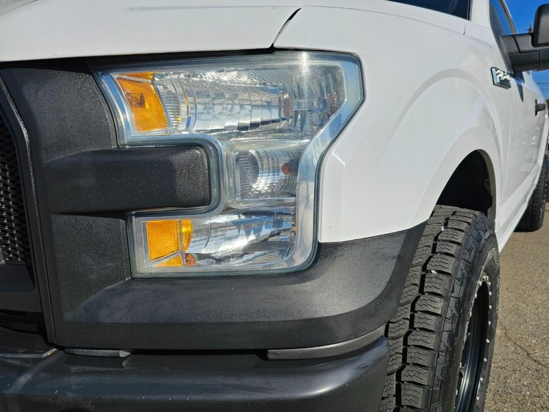 Ford F-150 Vehicle Full-screen Gallery Image 09