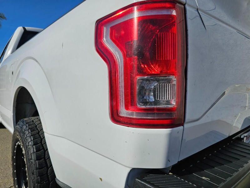 Ford F-150 Vehicle Full-screen Gallery Image 10