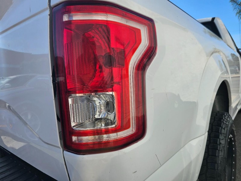 Ford F-150 Vehicle Full-screen Gallery Image 11