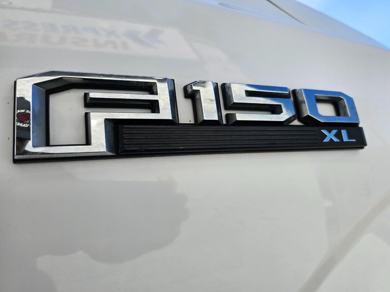 Ford F-150 Vehicle Full-screen Gallery Image 12