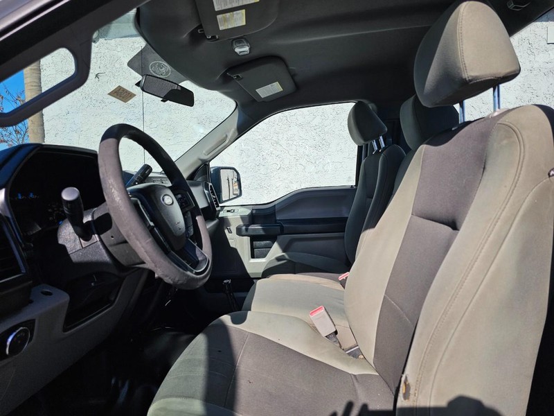 Ford F-150 Vehicle Full-screen Gallery Image 14