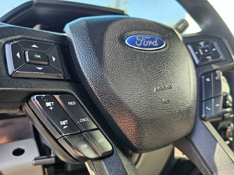 Ford F-150 Vehicle Full-screen Gallery Image 15