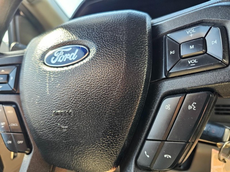 Ford F-150 Vehicle Full-screen Gallery Image 16