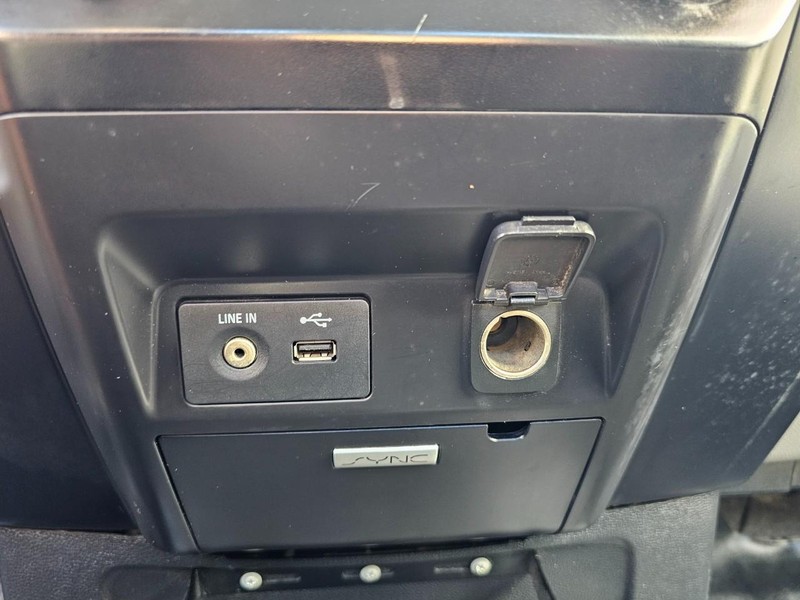 Ford F-150 Vehicle Full-screen Gallery Image 21