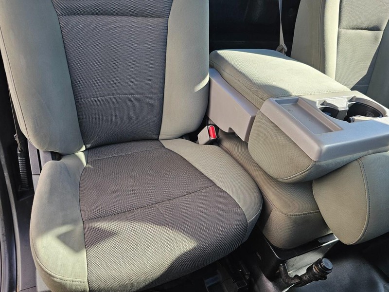 Ford F-150 Vehicle Full-screen Gallery Image 23