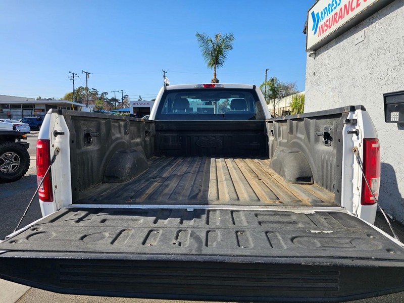 Ford F-150 Vehicle Full-screen Gallery Image 27